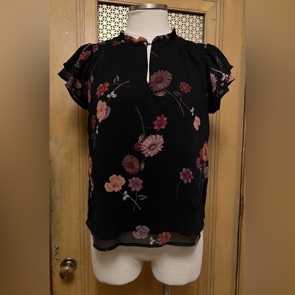 CeCe top black floral S